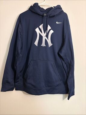 Nike THERMA FIT Navy Pullover Hoodie with White NY Yankees Logo